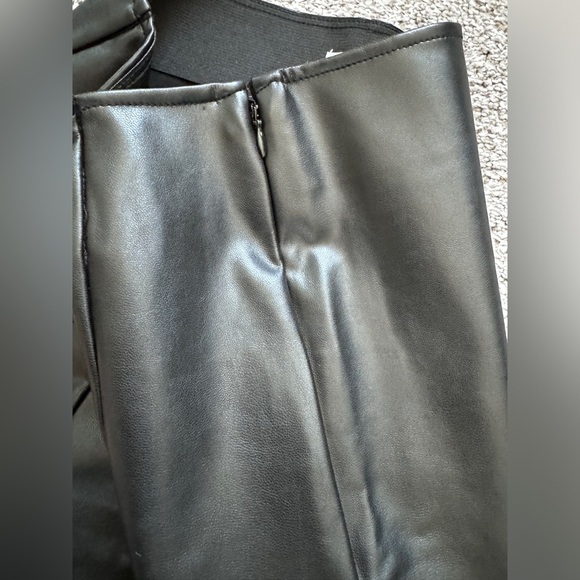 NWT ABERCROMBIE & FITCH Vegan leather flare leg split hem pants Black Small - Picture 6 of 10